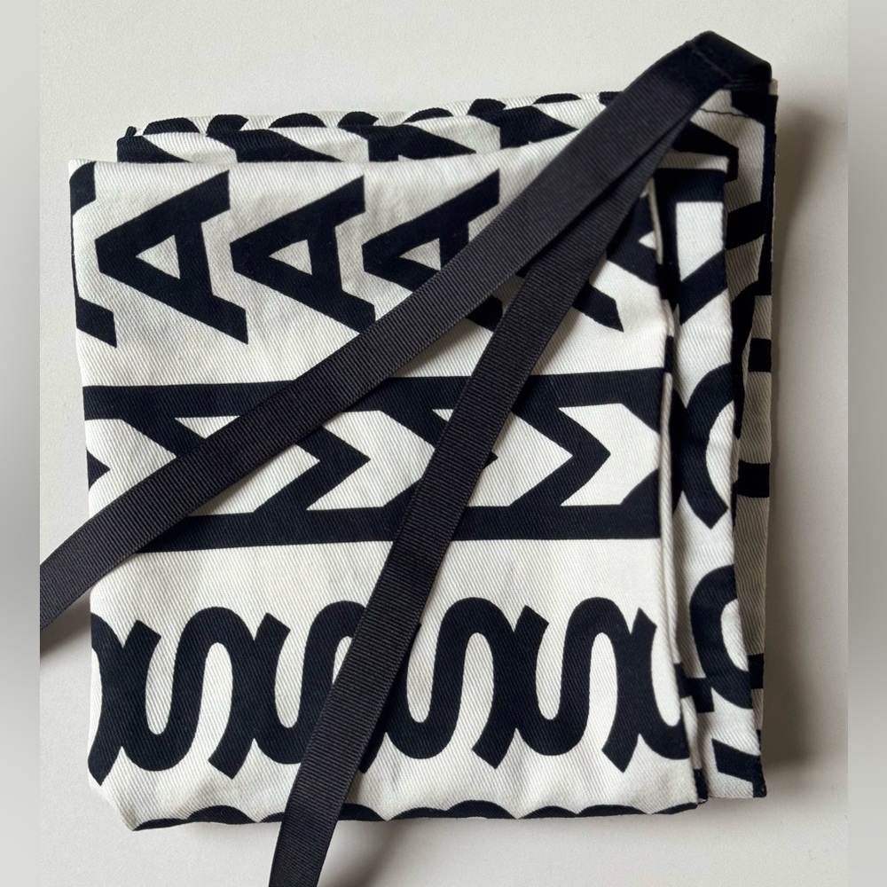 Marc Jacobs Minaudière Black and White - Picture 8 of 12